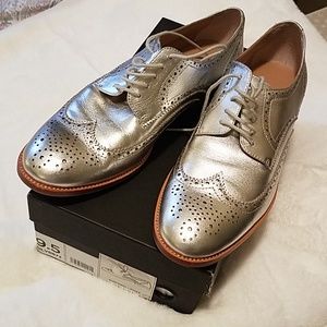 Beautiful Oxford Silver Shoes